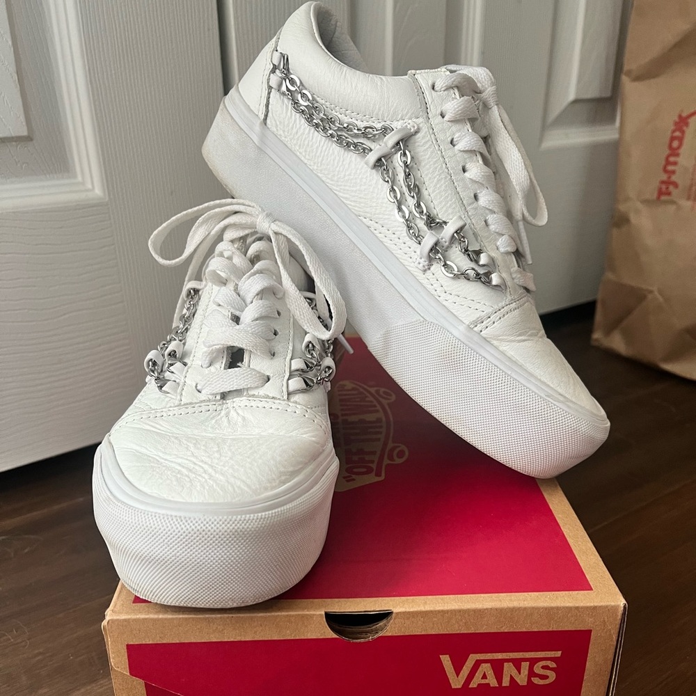 Like new Old Skool platform silver chain Vans